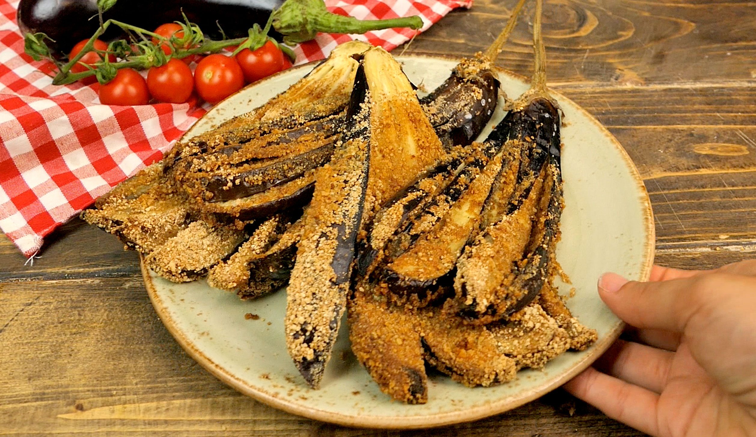Melanzane impanate a ventaglio cotte al forno il contorno croccante e