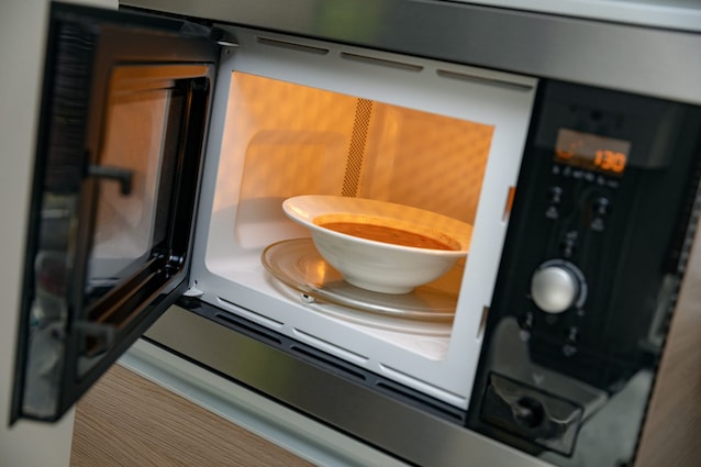 Forno a microonde fa davvero così male?