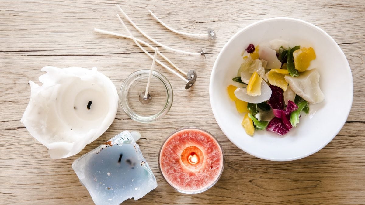 candele pulcini conigli con resti di cera