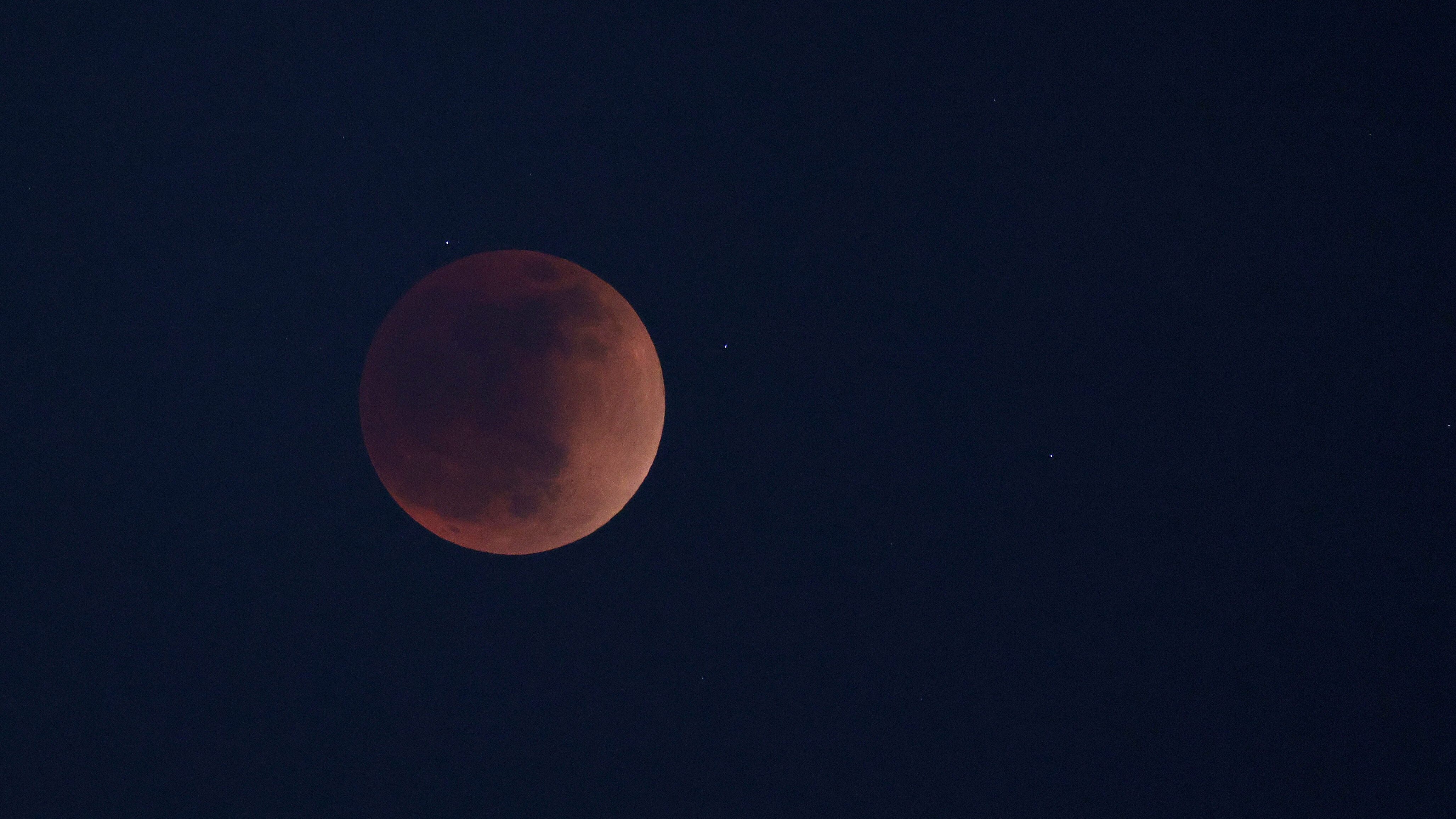 eclissi-lunare-totale-cover