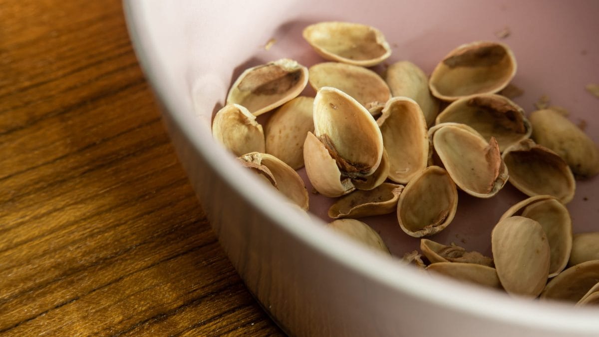 fiori decorazioni con gusci di pistacchio