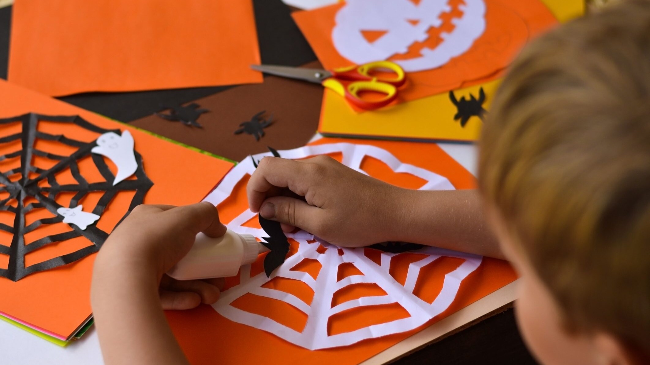 Come fare ragnatele di Halloween con il riciclo