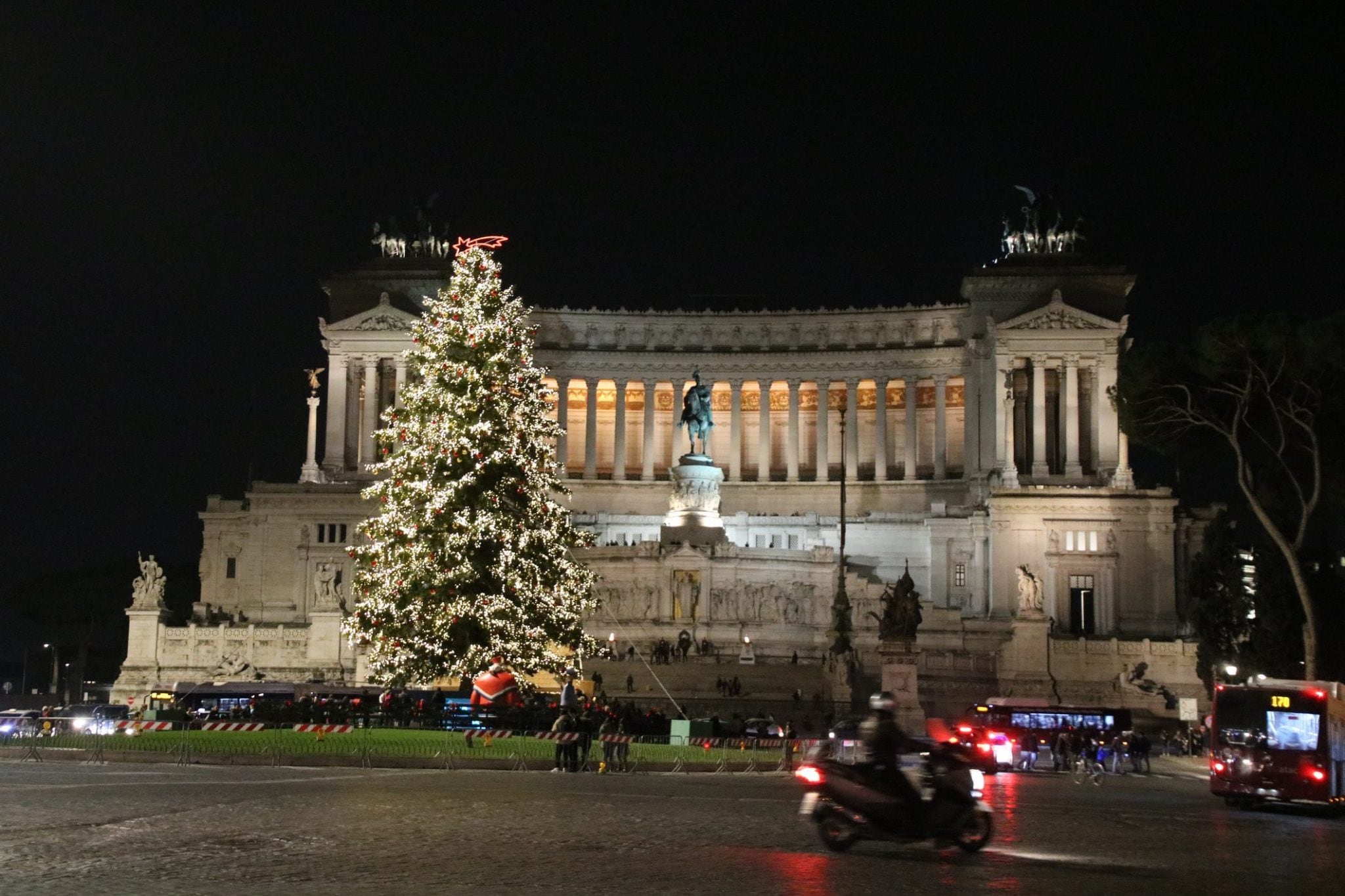 Alberi di Natale green la scelta di Roma tra fotovoltaico e biciclette