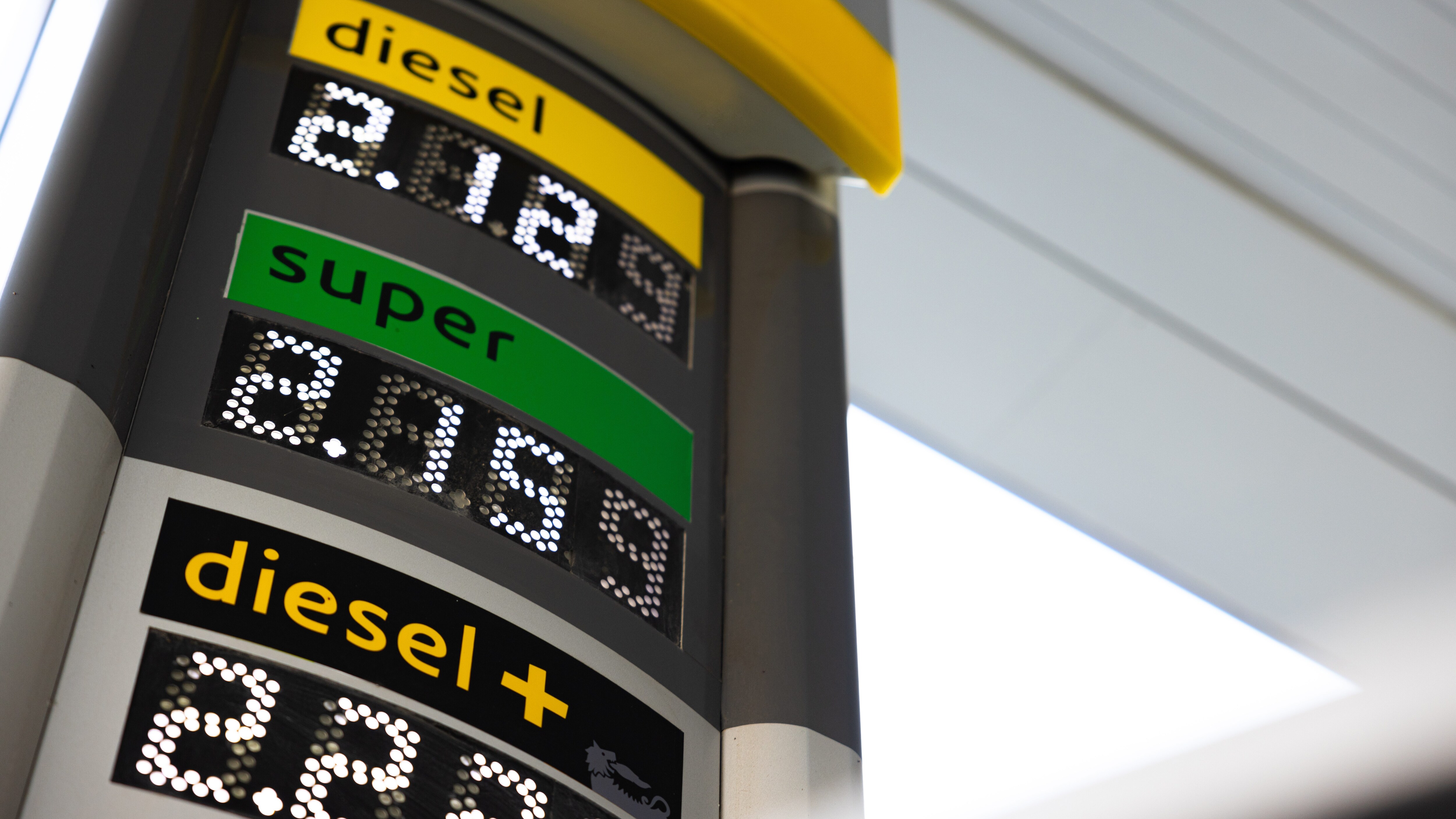 accise-governo-meloni-politica-benzina-carburante