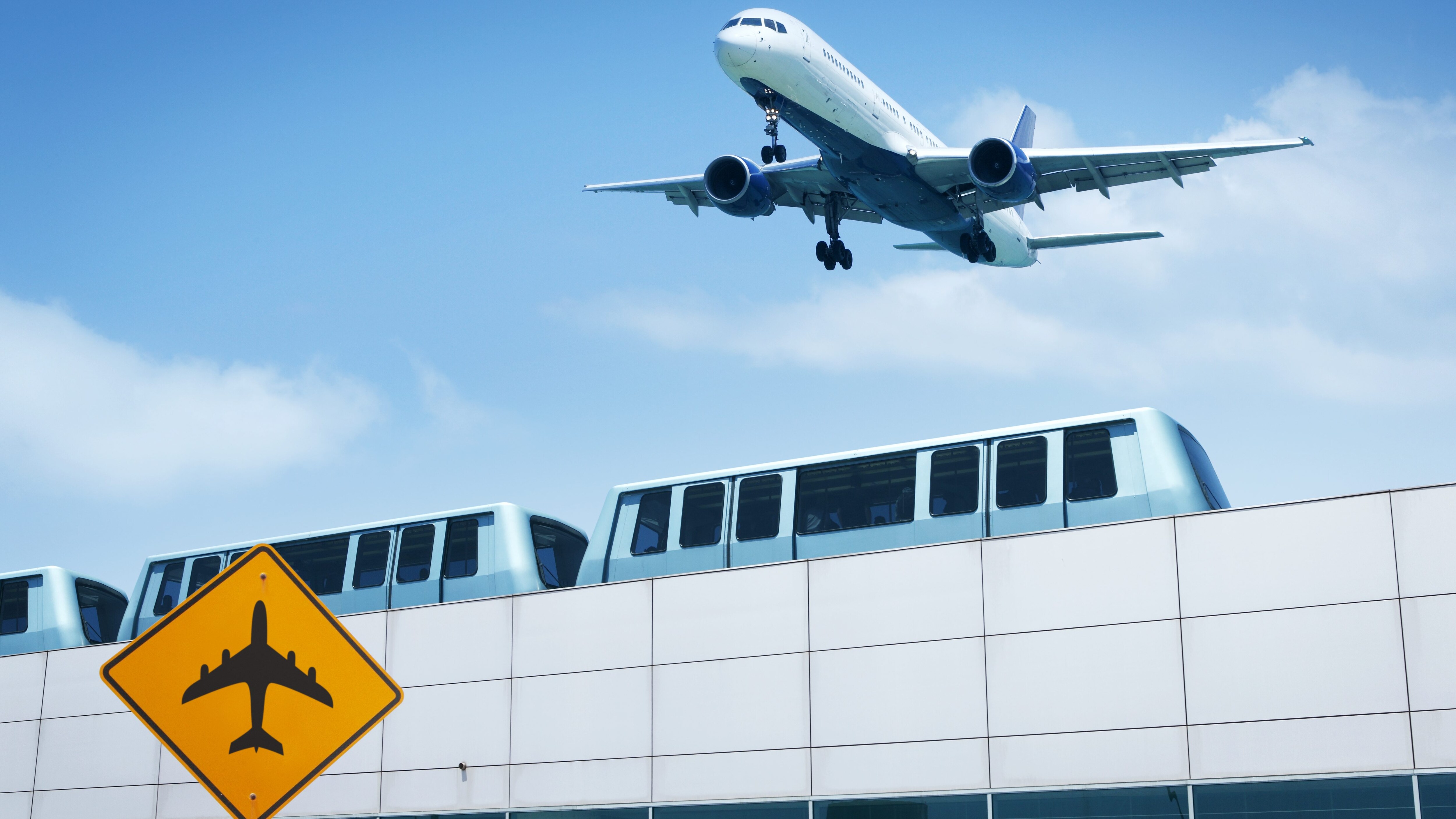aerei-treni-voli-inquinamento-mobilità-sostenibile-tratte-brevi-europa-francia-italia-notizia