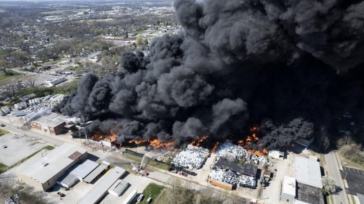 america-usa-epa-indiana-richmond-fiamme-incendio-impianto-riciclaggio-plastica