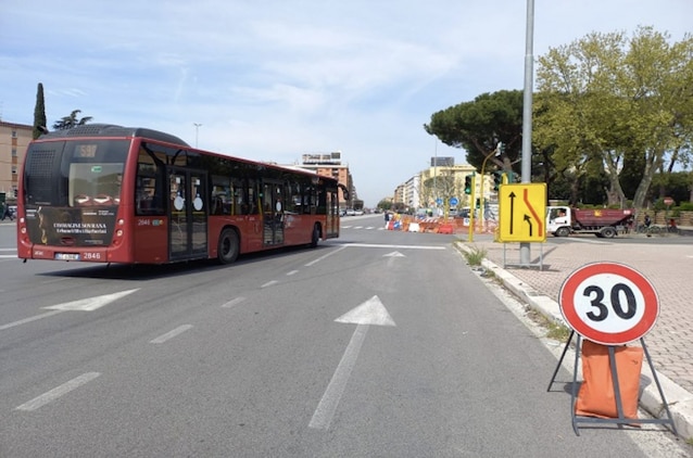 (Lavori in corso per l'installazione dei varchi)