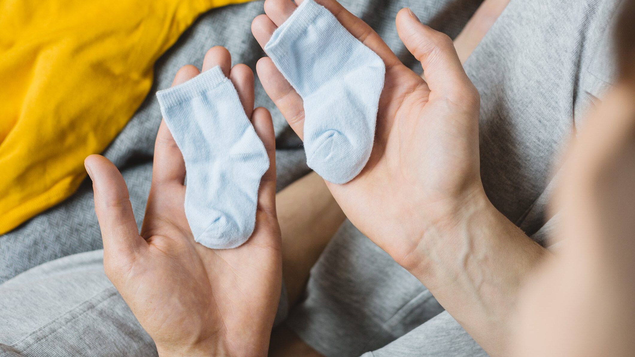 fiori fai da te con calzini neonato