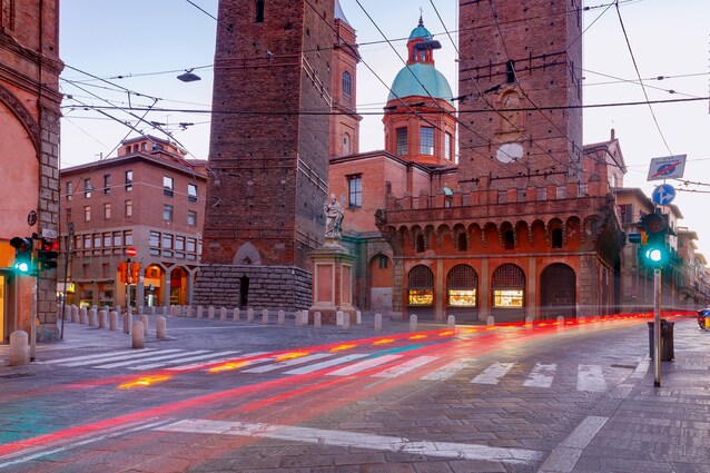 bologna-urbanew-progetti-cantieri-riqualificazione-urbana-urbanistica-landoni-assessore-città-della-conoscenza-digital-twin-linea-rossa-mobilità-riforestazione-trasporti-clima-suolo-verde