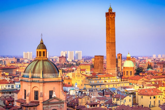 bologna-urbanew-progetti-cantieri-riqualificazione-urbana-urbanistica-landoni-assessore-città-della-conoscenza-digital-twin-linea-rossa-mobilità-riforestazione-trasporti-clima-suolo-verde