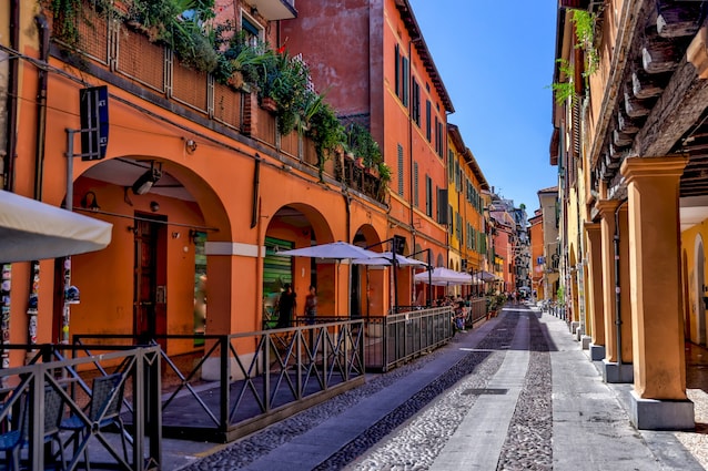 bologna-urbanew-progetti-cantieri-riqualificazione-urbana-urbanistica-landoni-assessore-città-della-conoscenza-digital-twin-linea-rossa-mobilità-riforestazione-trasporti-clima-suolo-verde
