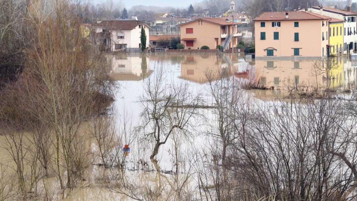 dona camera del figlio a disabile alluvionato