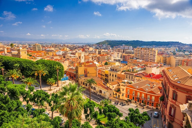 UrbaNew-summer-edition-ancona-cagliari-2030-città-sostenibilità-ambiente-green-urbanistica-trasporti-vita-quartieri-progetti-urbani-cantieri-rigenerazione-riqualificazione-urbana-foto-notizie-clima-qualità-aria-città-15-minuti