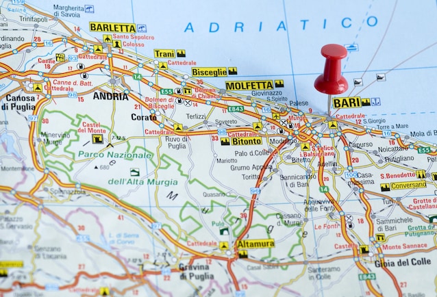 UrbaNew-Bari-2030-città-sostenibilità-ambiente-green-urbanistica-trasporti-vita-quartieri-progetti-urbani-napoli-cantieri-rigenerazione-riqualificazione-urbana-foto-metropolitana-notizie-napoli-clima-qualità-aria-olimpiadi-città-15-minuti-parco-bagnoli-bari-alta-velocità-waterfront-lungomare-giardini-parchi