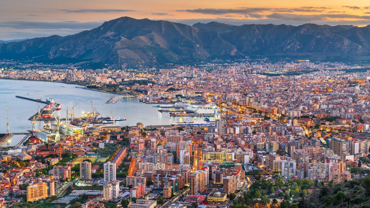 UrbaNew-palermo-2030-città-sostenibilità-ambiente-green-urbanistica-trasporti-vita-quartieri-progetti-urbani-sicilia-cantieri-rigenerazione-riqualificazione-urbana-foto-metropolitana-notizie-palermo-clima-qualità-aria-città-15-minuti-parco-waterfront-lungomare-giardini-verde