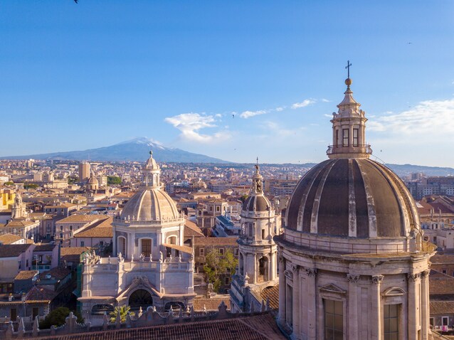 UrbaNew-catania-2030-città-sostenibilità-ambiente-green-urbanistica-trasporti-vita-quartieri-progetti-urbani-sicilia-cantieri-rigenerazione-riqualificazione-urbana-foto-metropolitana-notizie-clima-qualità-aria-città-15-minuti-parco-waterfront-lungomare-giardini-verde-etna