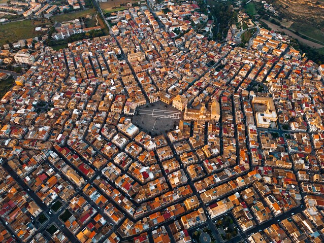 UrbaNew-catania-2030-città-sostenibilità-ambiente-green-urbanistica-trasporti-vita-quartieri-progetti-urbani-sicilia-cantieri-rigenerazione-riqualificazione-urbana-foto-metropolitana-notizie-clima-qualità-aria-città-15-minuti-parco-waterfront-lungomare-giardini-verde-etna