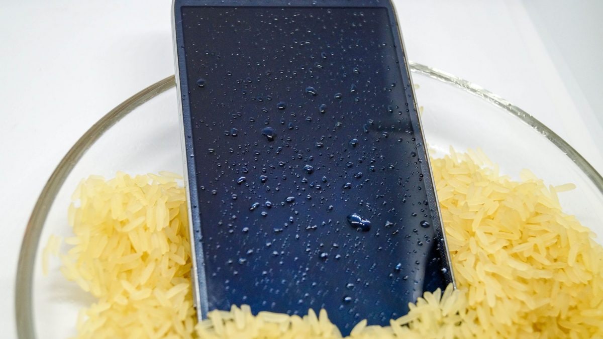e stata rilevata la presenza di liquidi nel connettore lightning Target 200 Vaporesso Target 200 Kit 