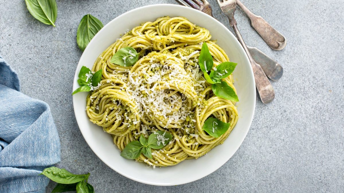 spaghetti pesto fave