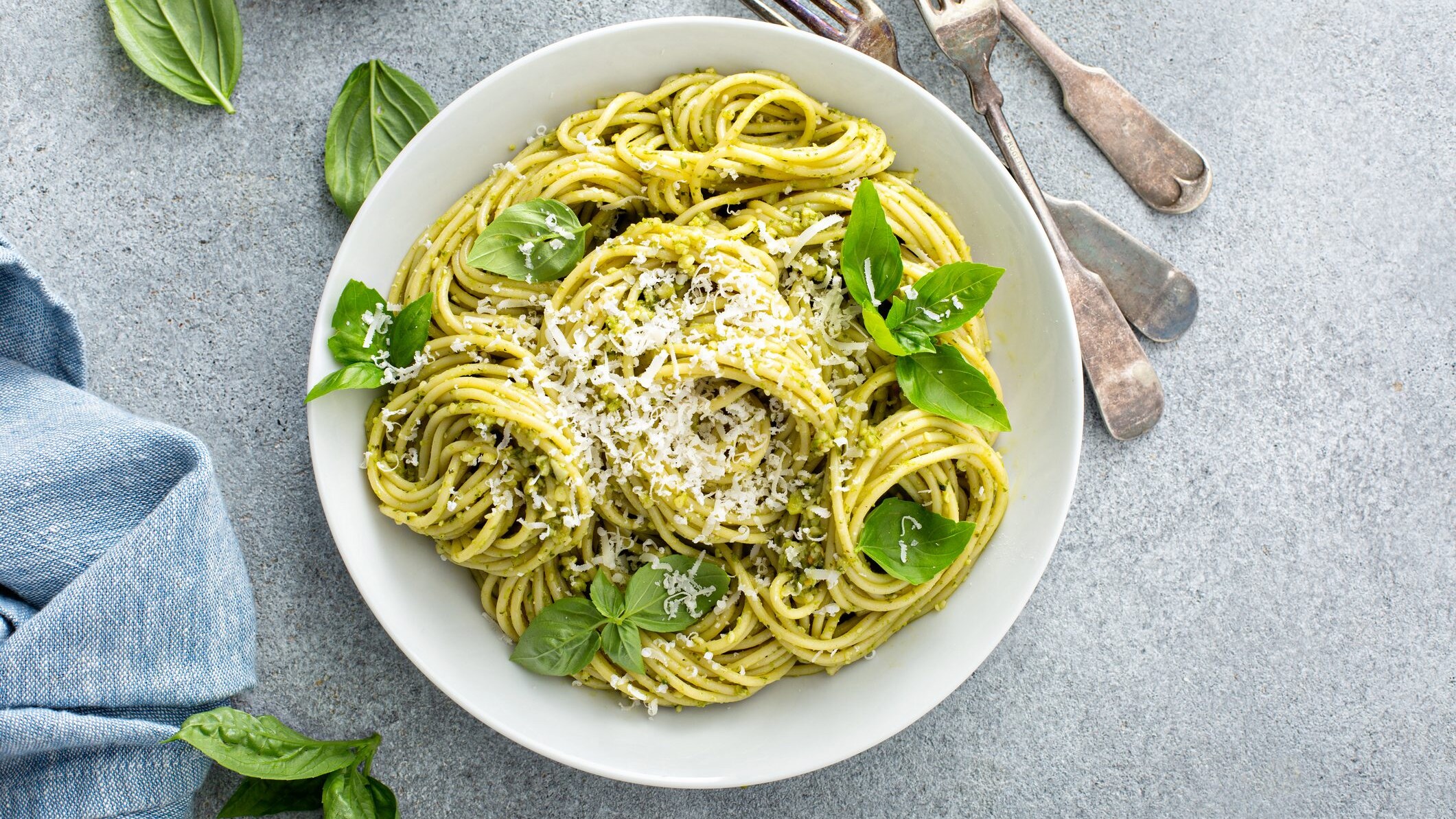 spaghetti pesto fave
